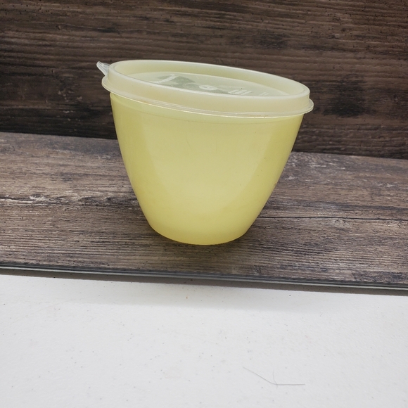 Vtg Tupperware Refrigerator Bowl w/Lid 148-11 Sheer Yellow Clear Lid USA Made - Picture 1 of 2